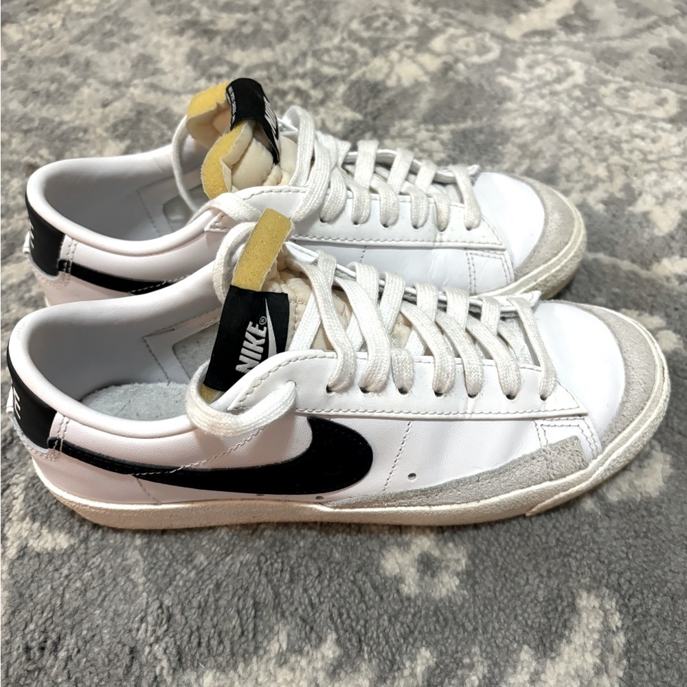 Ladies Nike Blazers low tops, size 8. EUC